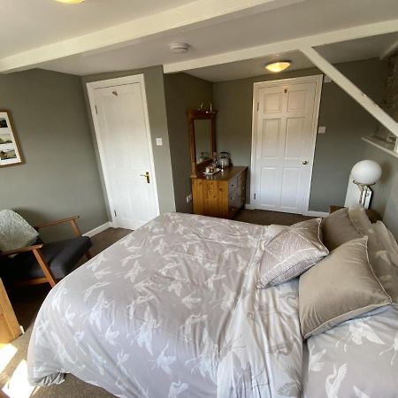 Bed and Breakfast Tom'S Of Tregaron Esterno foto