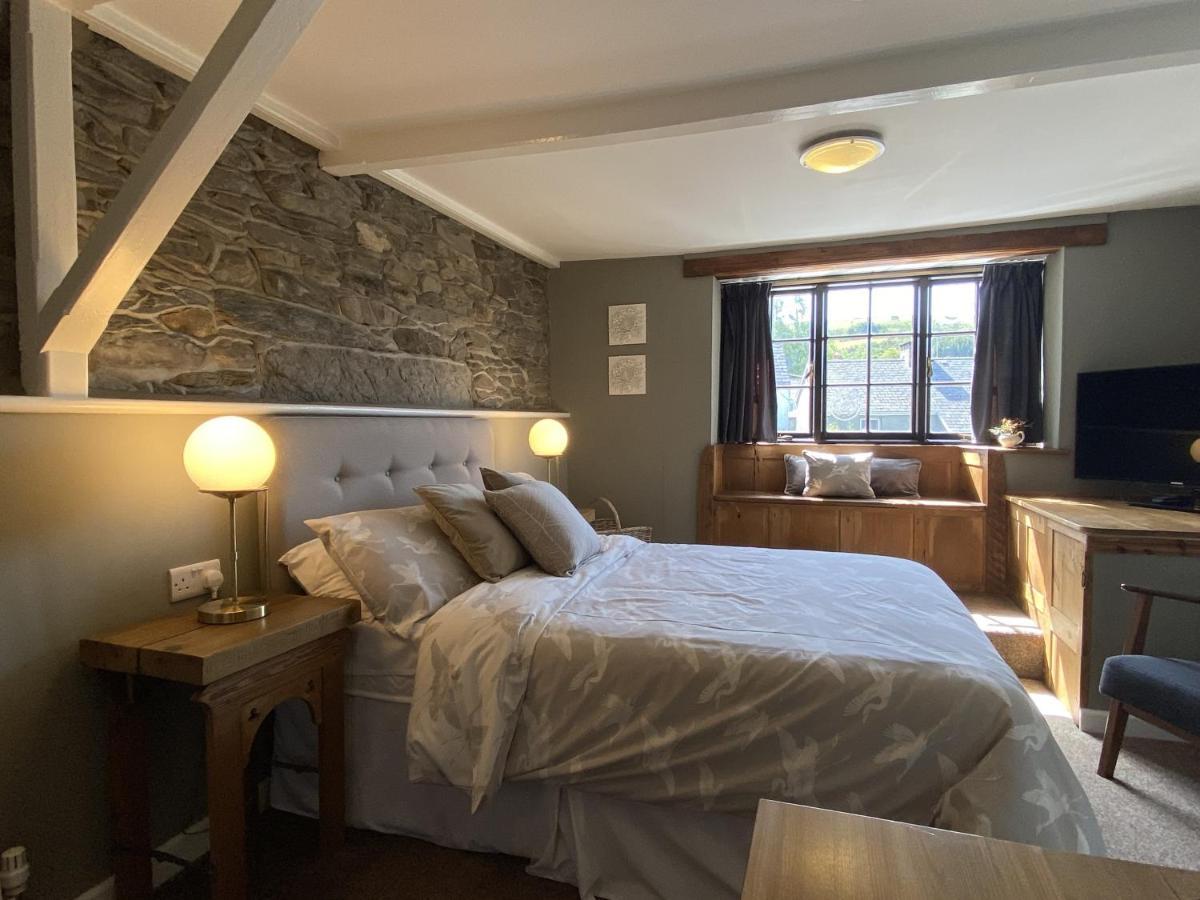 Bed and Breakfast Tom'S Of Tregaron Esterno foto