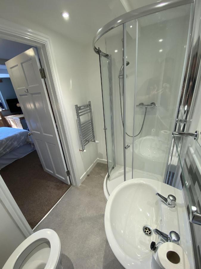 Bed and Breakfast Tom'S Of Tregaron Esterno foto