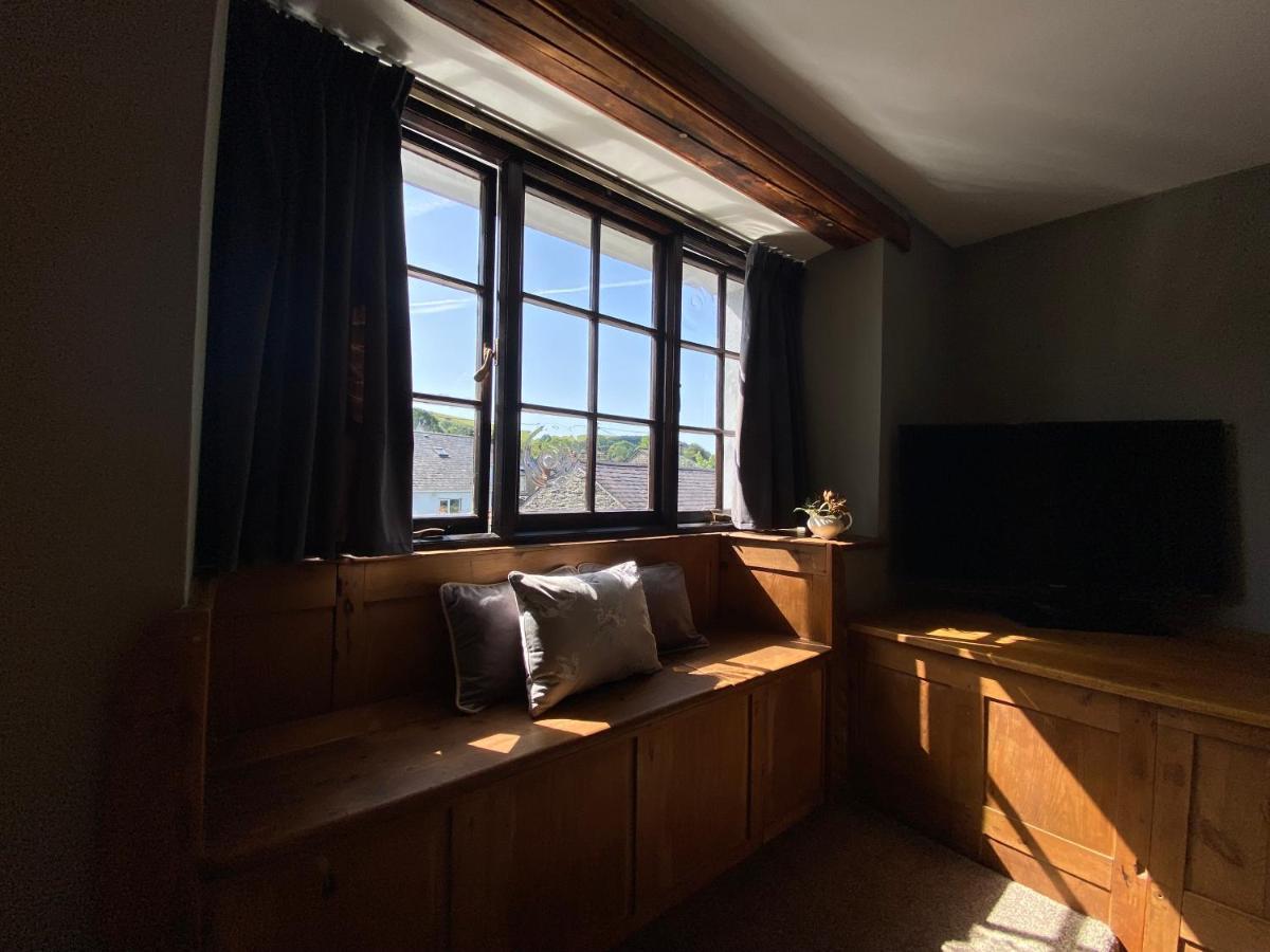 Bed and Breakfast Tom'S Of Tregaron Esterno foto